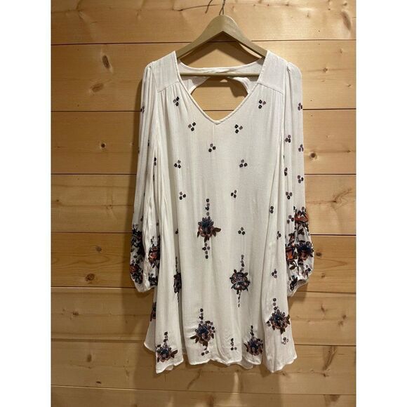 Free People Oxford White Embroidery Boho Dress Small *Flawed* - Picture 2 of 10